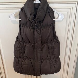 GAP Women's Chocolate Puffer Vest